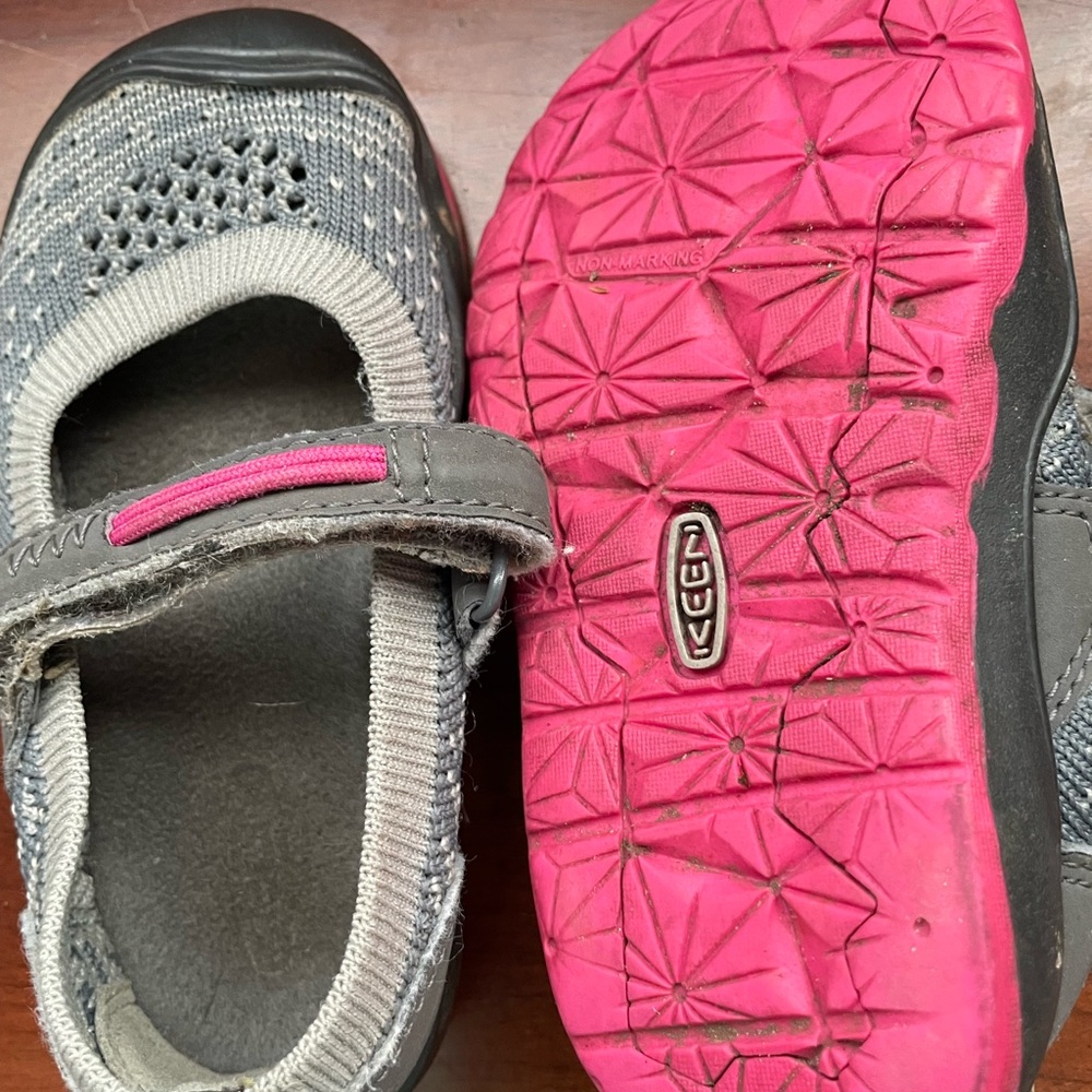Gray and Pink Keen’s Toddler Girls Shoes - Picture 3 of 4
